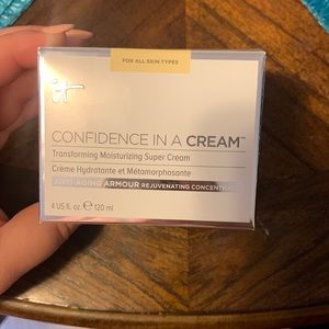 It Cosmetics Confidence in a Cream Moisturizer